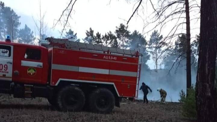 «Он очень близко!» Пожар разгорелся в военном лесу рядом с Дарасуном