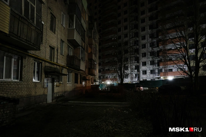 Темнота скрывает все ужасы… малобюджетных съемных квартир в Москве | Источник: Артем Устюжанин / MSK1.RU