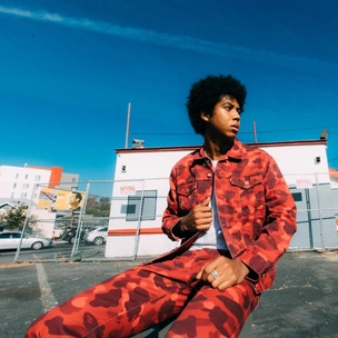 Levi’s x BAPE: что нужно знать об одной из главных коллабораций сезона