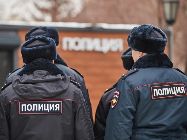 На месте происшествия работают сотрудники полиции. | nsk54.online