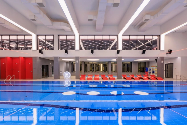 В фитнес-клубе есть спортивный бассейн длиной 25 метров | Источник: World Class Нагорный