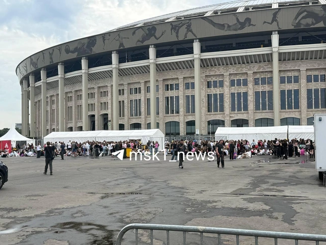 В «Лужниках» начались «Голодные игры»: фанаты Егора Крида заняли очередь еще с ночи | Источник: читатель MSK1.RU