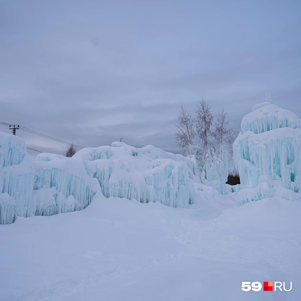 Днем ледопады выглядят так | Источник: Василина Любимова / 59.RU