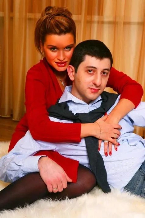 Ксения не афишировала отношения с первым мужем, стараясь молчать как о дорогих подарках, так и о семейных ссорах | Источник: reality_dom2 / Instagram.com (экстремистская организация, деятельность запрещена на территории РФ)