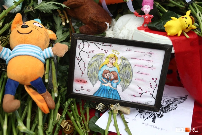 Трагедию как личную переживает весь город | Источник: Владислав Лоншаков / E1.RU