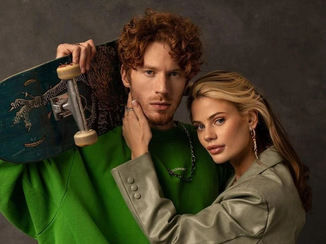 Несмотря на новость, пара не спешит отписываться друг от друга и удалять совместные фотографии | Источник: alenaakrasnova / Instagram.com (экстремистская организация, деятельность запрещена на территории РФ)