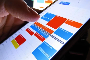 «Коллеги, время мазать губы гигиеничкой»: россияне поспорили, может ли жизнь по расписанию быть признаком ОКР