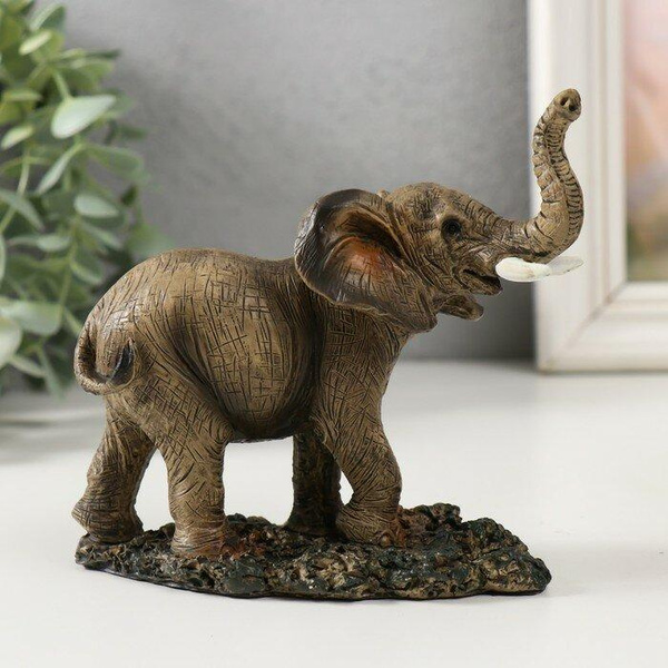 Сувенир «Слон на прогулке»