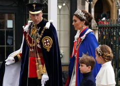 Шарлотта держалась строго, Джордж — показывал язык: как вели себя дети Кейт Миддлтон и принца Уильяма на коронации Карла III