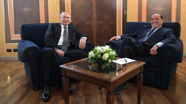 Путин подарил Берлускони водку — в ЕС напряглись