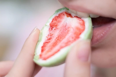 Internet goes wild for strange green strawberries in Chelyabinsk