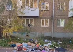 Отца из Уфы, который выбросил трехлетнюю дочь с 4 этажа, арестовали на 2 месяца: в суде он дрожал и корчил рожи