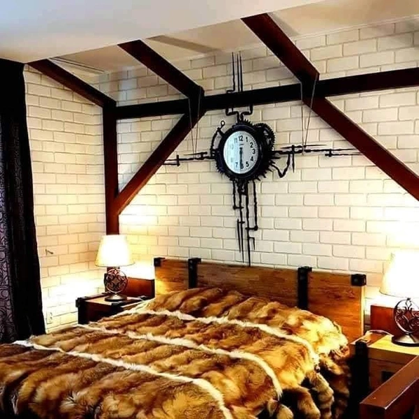 Эти настенные часы заказали в Германию | Источник: личный архив Владимира Кашина