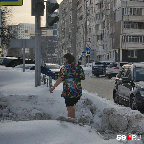 В этот раз молодой человек был без лопаты | Источник: Василина Любимова / 59.RU