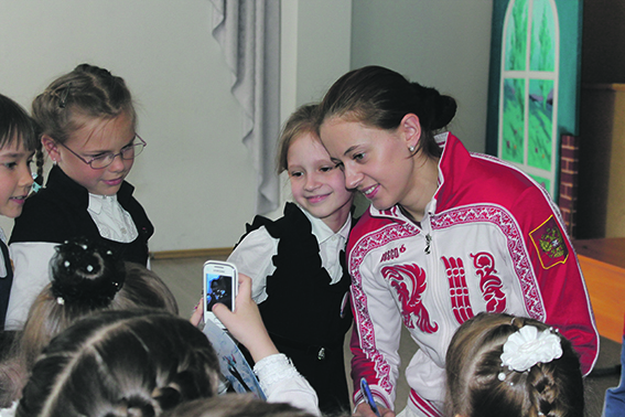 Ольга на встрече с учениками новосибирской гимназии №13