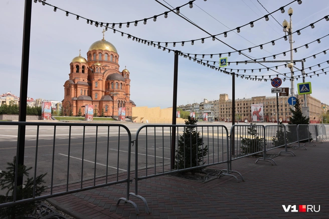 Город вовсю готовится к празднованию Дня Победы | Источник: Алексей Волхонский / V1.RU