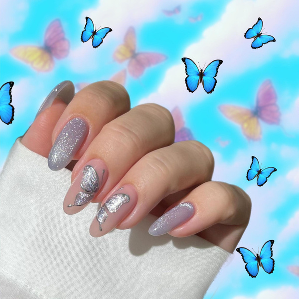 Серебряный маникюр с бабочками — нежный и блестящий дизайн ногтей на весну 2024