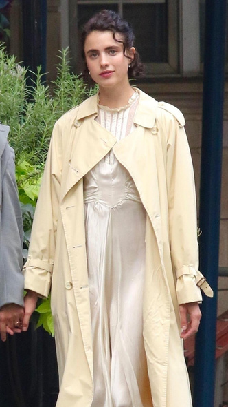 Как героиня романов: Маргарет Куэлли выглядит изящно и романтично в винтажном платье