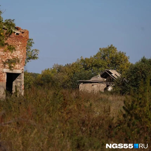 Руины в деревне повсюду | Источник: Евгений Софийчук / NGS55.RU 