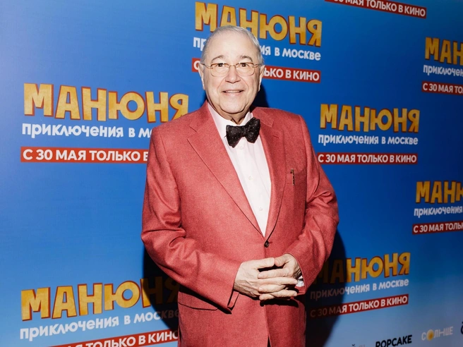 Юморист стал активно вести соцсети, принимать участие в фотосессиях и поменял стиль одежды | Источник: Андрей Калмыков / Woman.ru