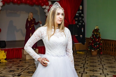 Gypsy Performance and Dancing Samovars at Omsk Colony Beauty Contest