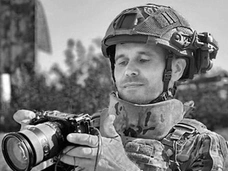 В зоне боевых после артобстрела погибли оператор канала «Звезда» Андрей Панов и водитель Александр Сиркели