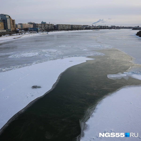 Пришла зима, и Иртыш снова покрылся льдом. Весной это морозное царство растает, а пока мы можем им любоваться | Источник: Евгений Софийчук / NGS55.RU