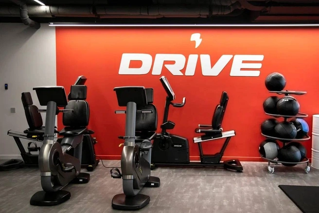 В каждом клубе представлено современное оборудование | Источник: Drive Fitness