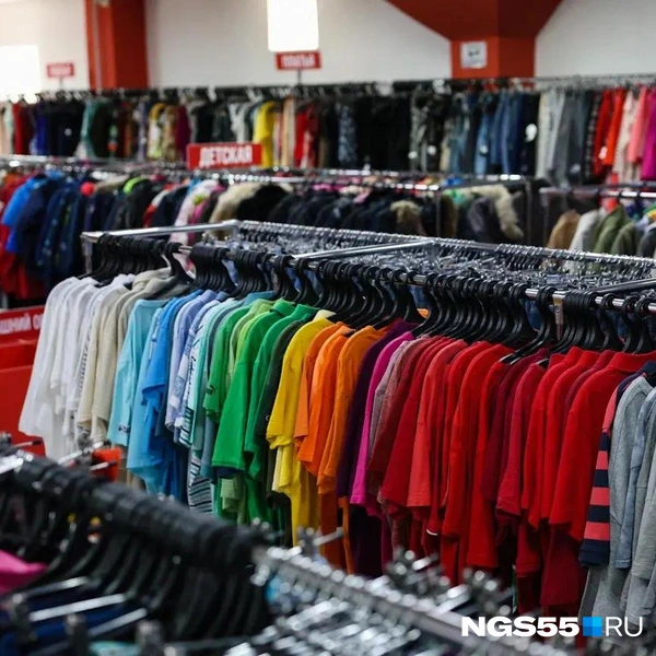 Футболки всех цветов радуги | Источник: Евгений Софийчук / NGS55.RU