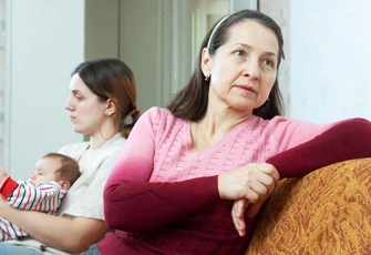 «Помогаю дочери растить малыша, но постоянно слышу от нее гадости в свой адрес»
