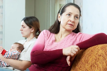 «Помогаю дочери растить малыша, но постоянно слышу от нее гадости в свой адрес»
