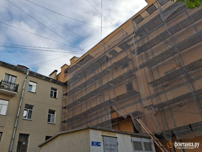 Без окон, без дверей. «Фонтанка» узнала, почему расселенный дом на Подьяческой не закрыт от холодов  | Источник: Анна Мотовилова / «Фонтанка.ру»