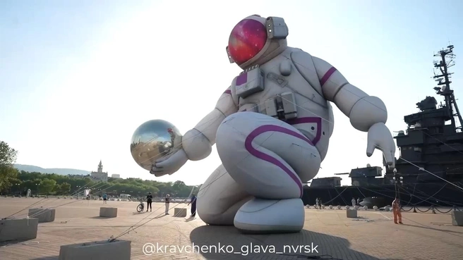 Высота космонавта — 12 метров | Источник: Андрей Кравченко / T.me