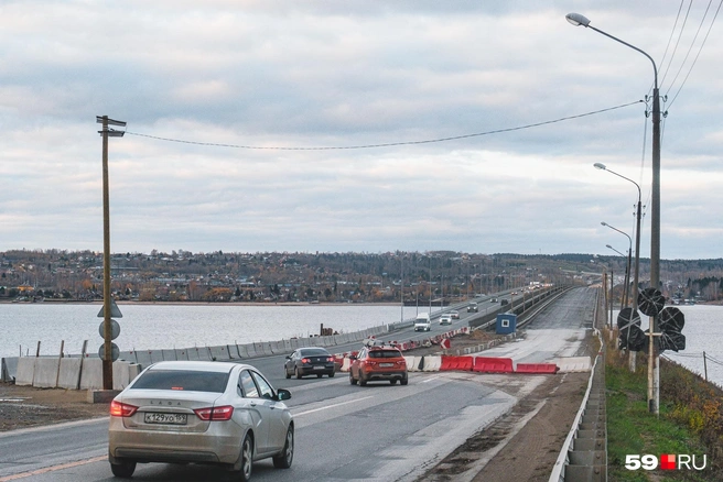 На Чусовском мосту в выходные не было интернета | Источник: Тимофей Калмаков / 59.RU