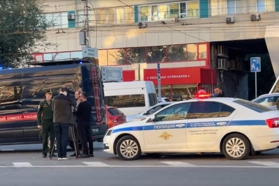 Военные следователи и полиция на перекрестке в Волгограде