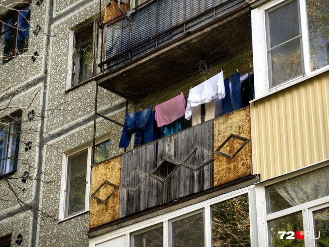 Многое, конечно, напоминает о советском прошлом. Часто ли вы видите, чтобы так сушили белье?  | Источник: Павел Красоткин / 72.RU 