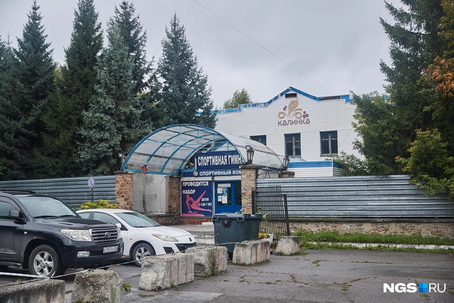 Пока все школы остаются в этом месте, но параллельно присматривают новое | Источник: Александр Ощепков / NGS.RU