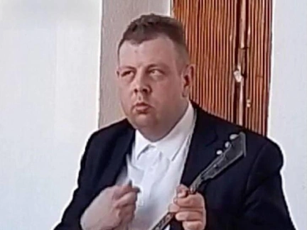 Платил от 60 до 150 тысяч рублей: учитель балалайки Артем Ваганов, фанатевший от маньяка Фишера, душил учеников пакетами