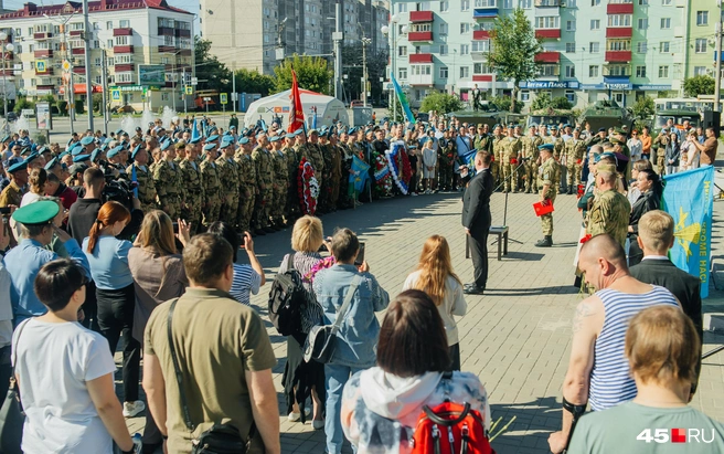 На митинге ветеранам напомнили, что в середине сентября пройдут выборы депутатов областной думы | Источник: Наталья Панова / 45.RU