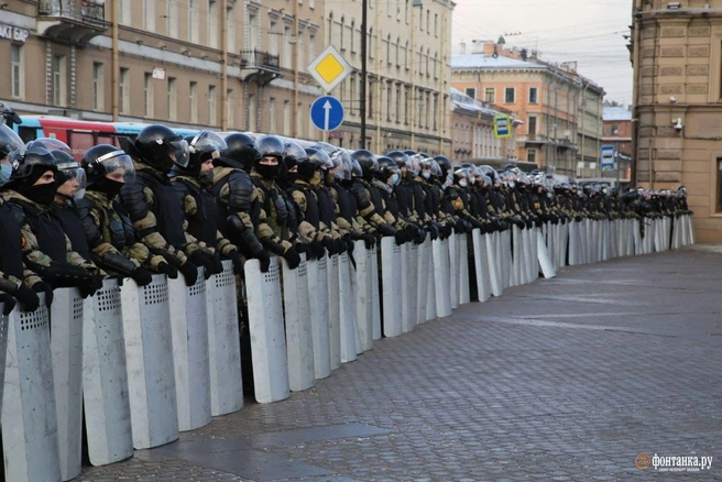 В Санкт-Петербурге полиции потребовалось подкрепление  | Источник: «Фонтанка.ру»