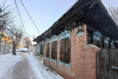 В центре Красноярска продают избушку с уличным туалетом 14 млн
