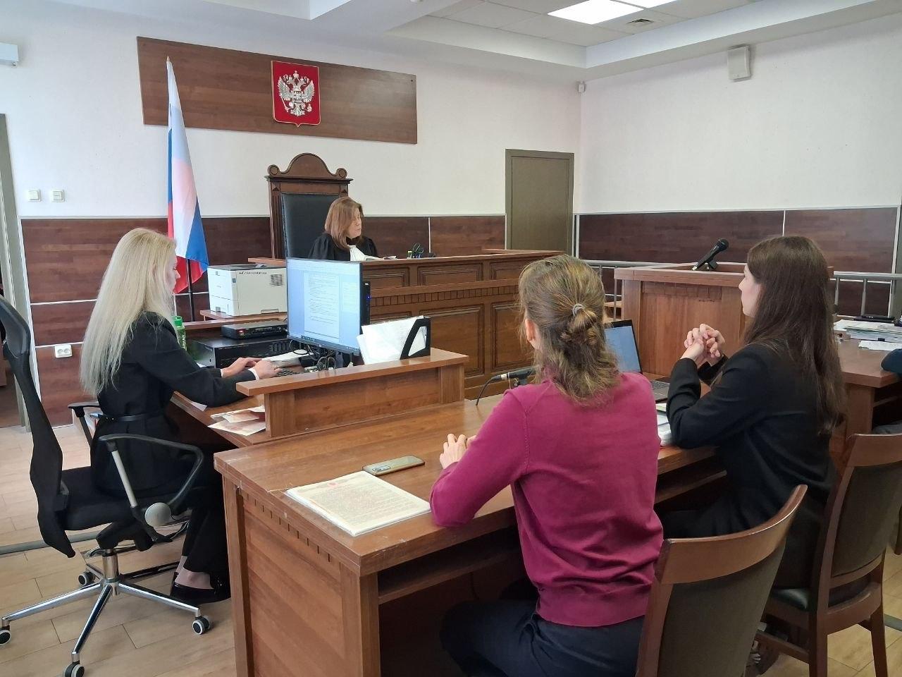 <p>Суд разрешил фотосъемку в зале суда, за исключением стороны истца, которая выступала против</p>