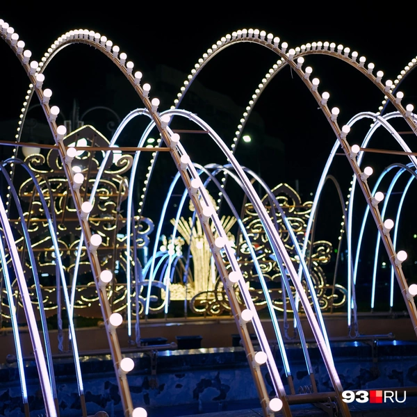 Можно прогуляться прямо под светодиодами | Источник: Дарья Паращенко / 93.RU