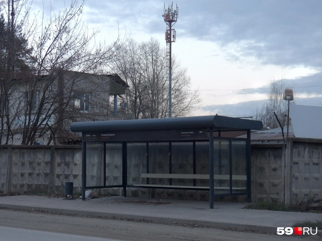 На Магистральной уже стоят новые автобусные остановки | Источник: Кирилл Хафизов / 59.RU