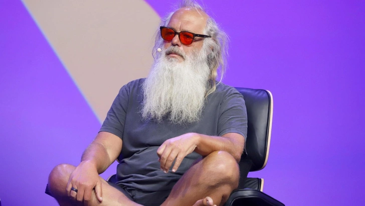 Рик Рубин на фестивале OMR в Гамбурге, 2024 год | Источник: Tristar Media/Getty Images