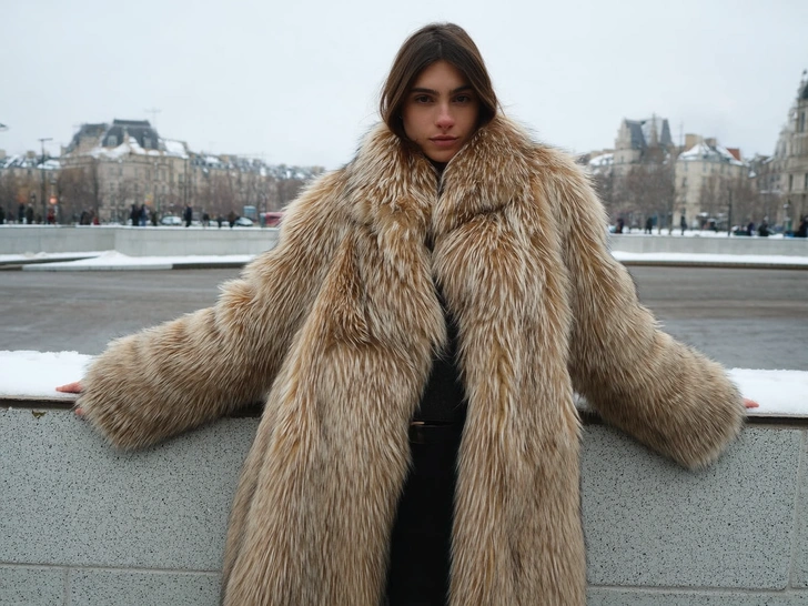 с чем носить шубу, с чем носить короткую шубу, с чем носить искусственную шубу, с чем носить норковую шубу, с чем носить белую шубу, с чем носить длинную шубу, с чем носить шубу с капюшоном | Источник: theDay/higgsfield 