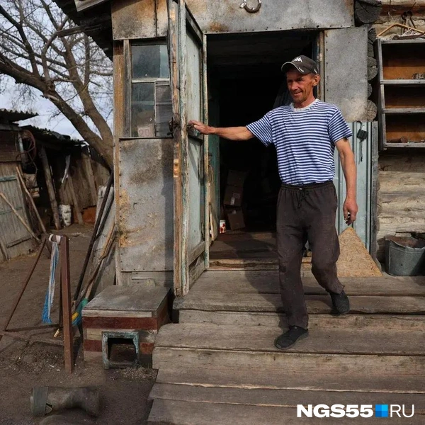 На жизнь мужчина не жалуется  | Источник: Евгений Софийчук / NGS55.RU 