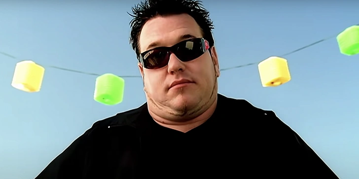 Лидер группы Smash Mouth, автор хитов из «Шрека» Стив Харвелл скончался в хосписе