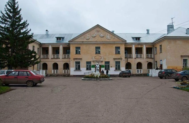 Роддом перестал работать в 2015 году, когда в Октябрьском построили современный перинатальный центр | Источник: Администрация города Октябрьский / Vk.com