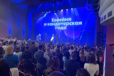 Зал аплодировал девочке с ампутациями в Тюмени